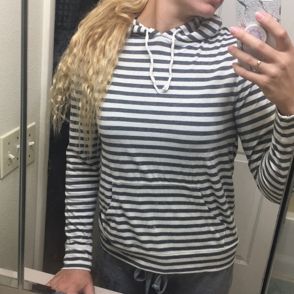😍 5 FOR $10...Hooded shirt